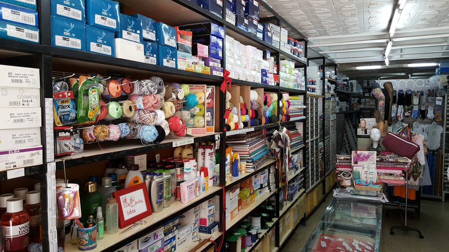 Interior de la Mercería ca l'Antònia en Sallent